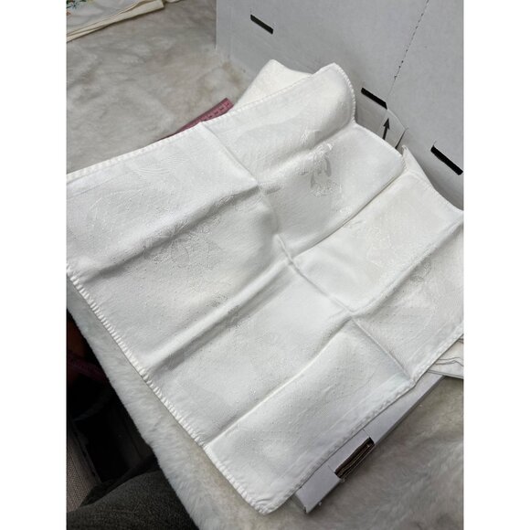 Vintage White Linen Napkins Set With Intricate Embroidery - Picture 9 of 15